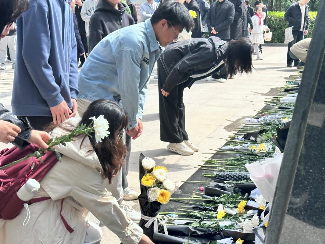 【双院协同】南洋书院联合电气学院组织师生清明赴西安烈士陵园祭扫(图7)