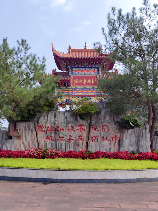 红枫艺术陵园_联系电线价格_地址_墓型介绍_官网(图1)