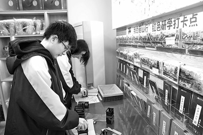 球盟会入口：创新红色主题作业涵育学子奋斗志向(图1)