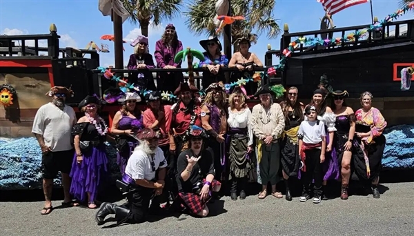 佛罗里达州一巨型海盗雕像内发现人类骨灰 原因成谜(图4)