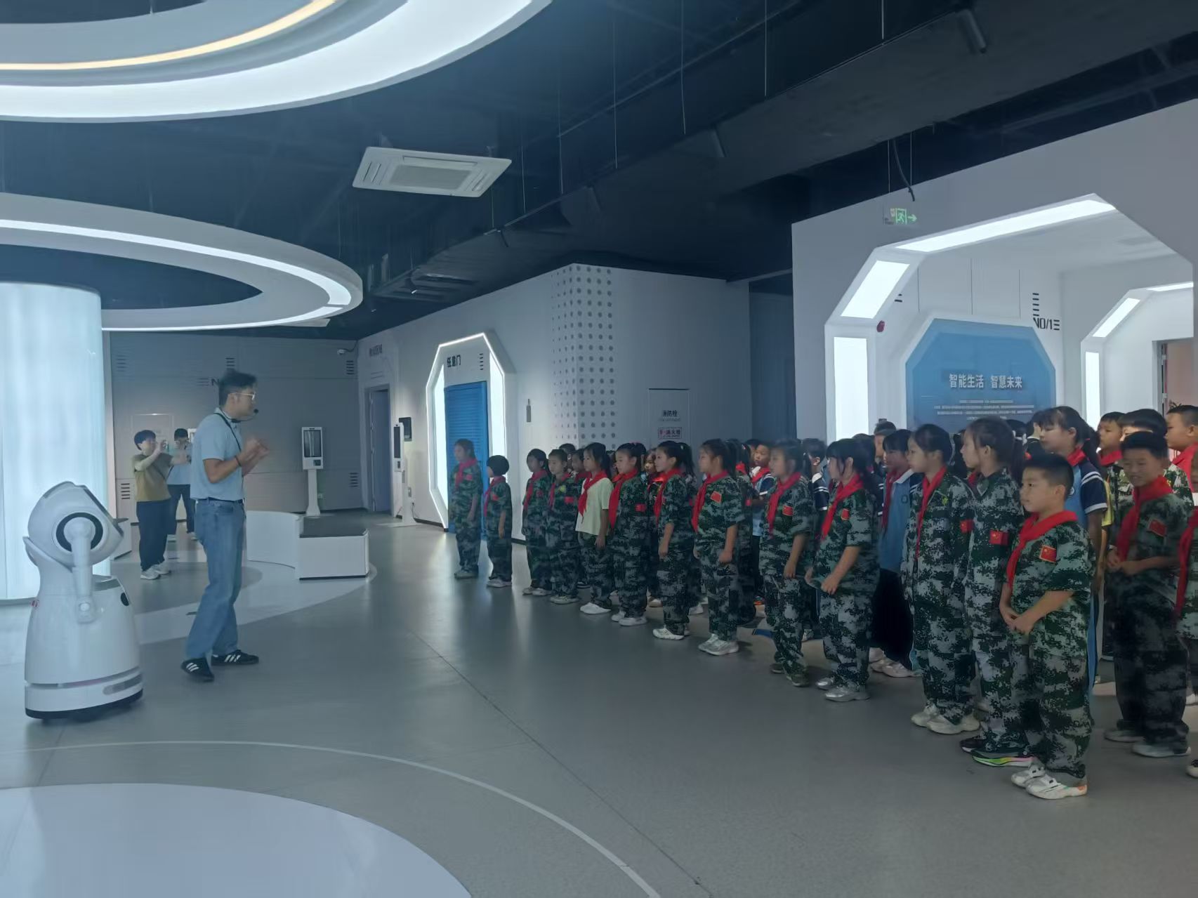 畅享科技实践访学之旅点亮少年创新探索梦想——浔阳区硬骨头六连希望学校和琵琶亭学校共同开展科技实践活动(图2)