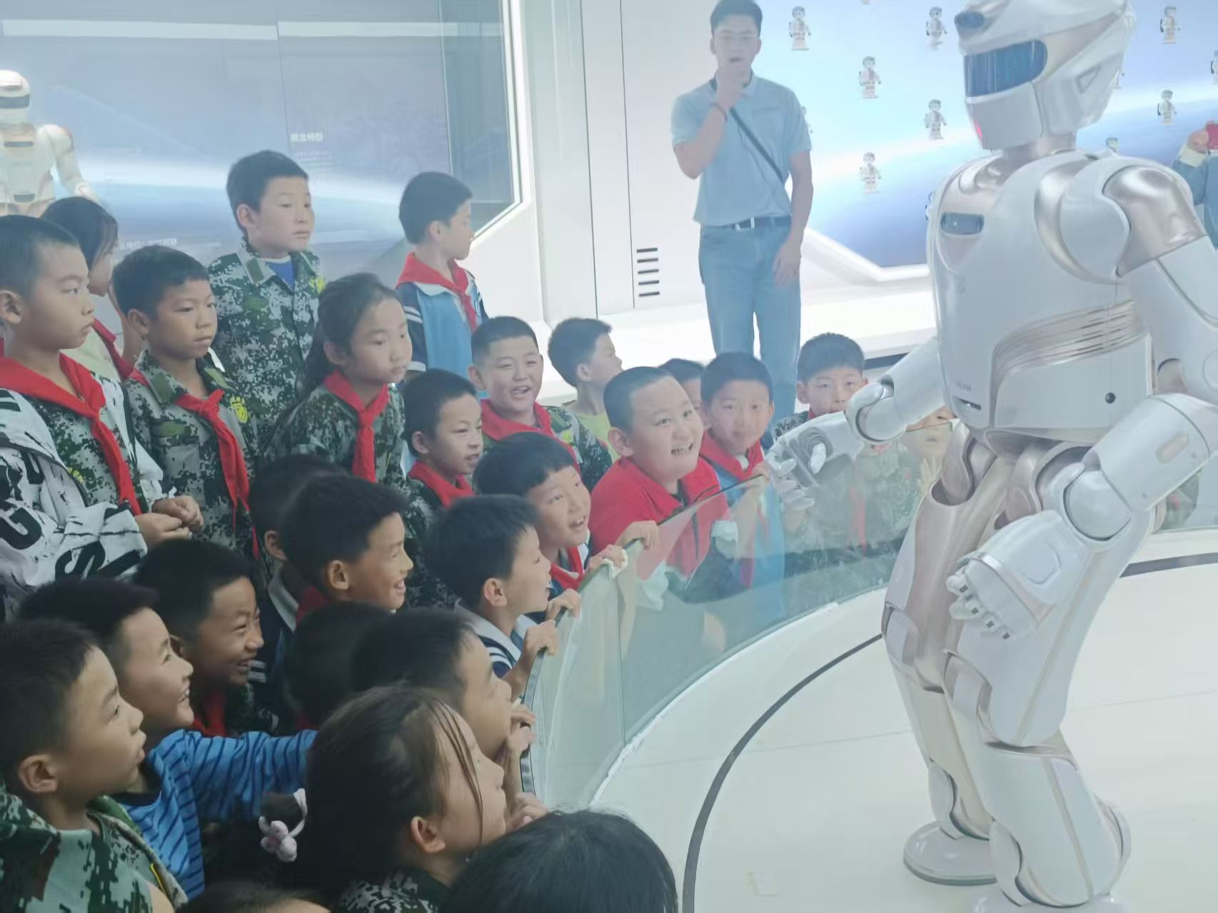 畅享科技实践访学之旅点亮少年创新探索梦想——浔阳区硬骨头六连希望学校和琵琶亭学校共同开展科技实践活动(图4)