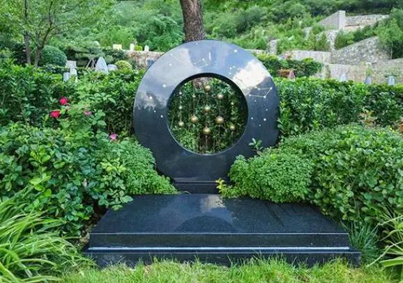 球盟会：统编版新教材道德与法治 八年级上册第一学期期中练习题(图1)