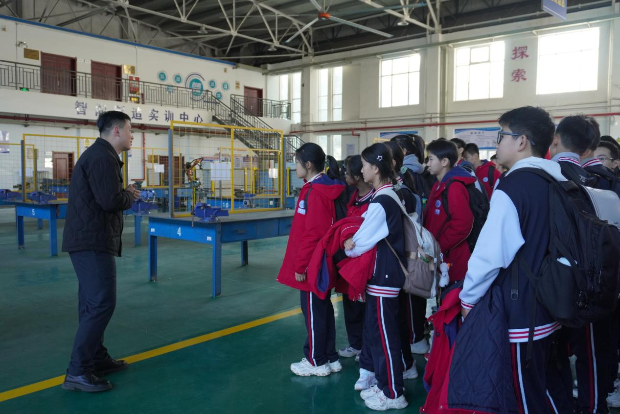 青岛工学院马克思主义学院联合胶州市瑞华实验初级中学举办大中小学思政教育一体化活动(图4)