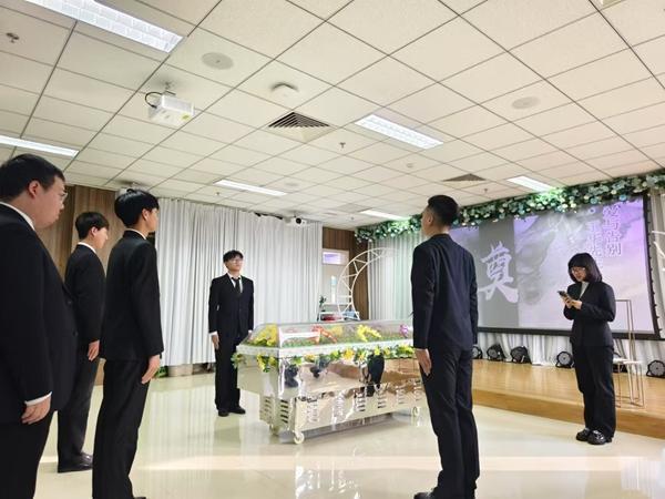 雷军将直播拆车；罗永浩自曝ADHD丨新鲜早科技(图1)