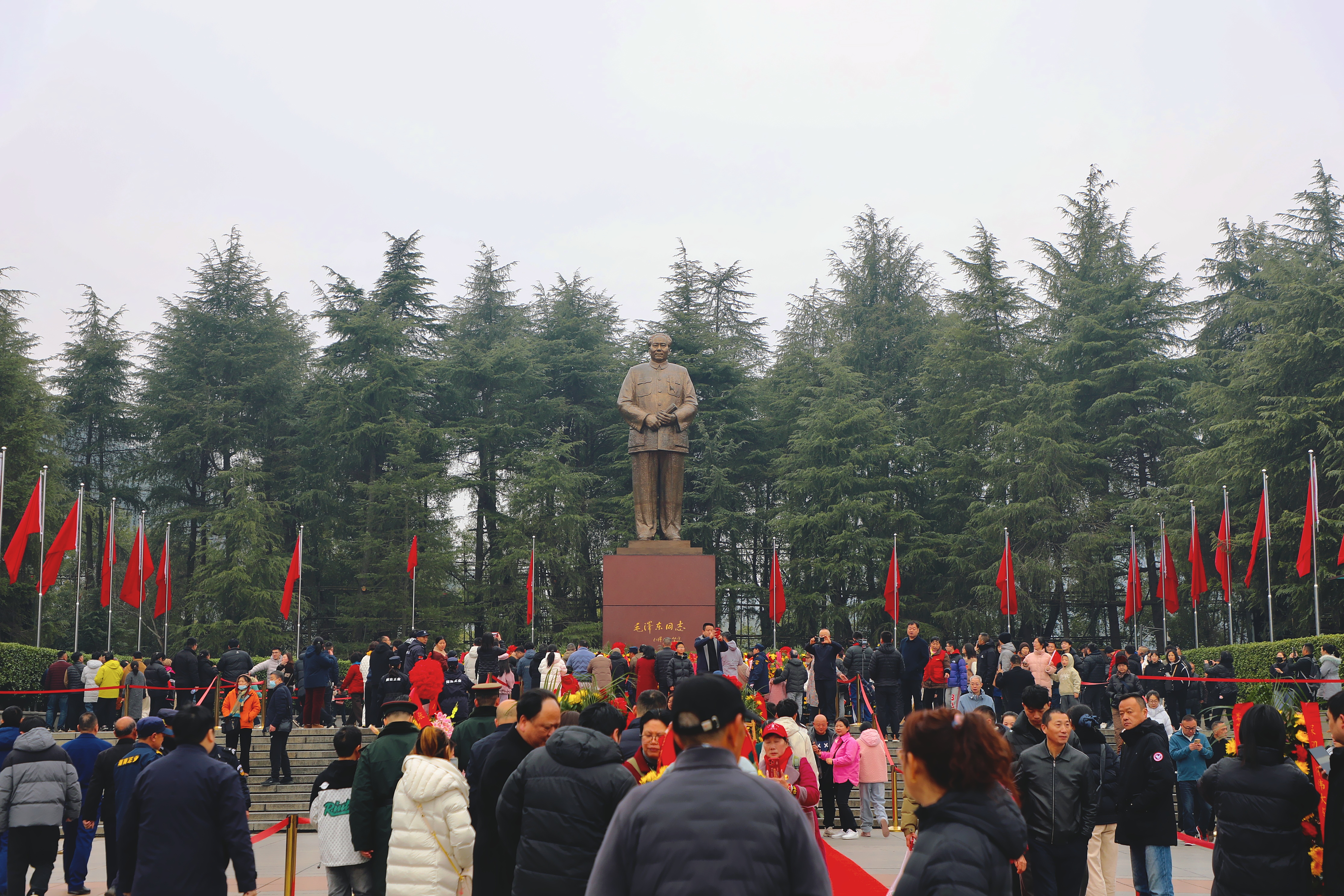 球盟会：我在韶山过红色新年——这抹红涌动于人潮沉淀于心间(图1)