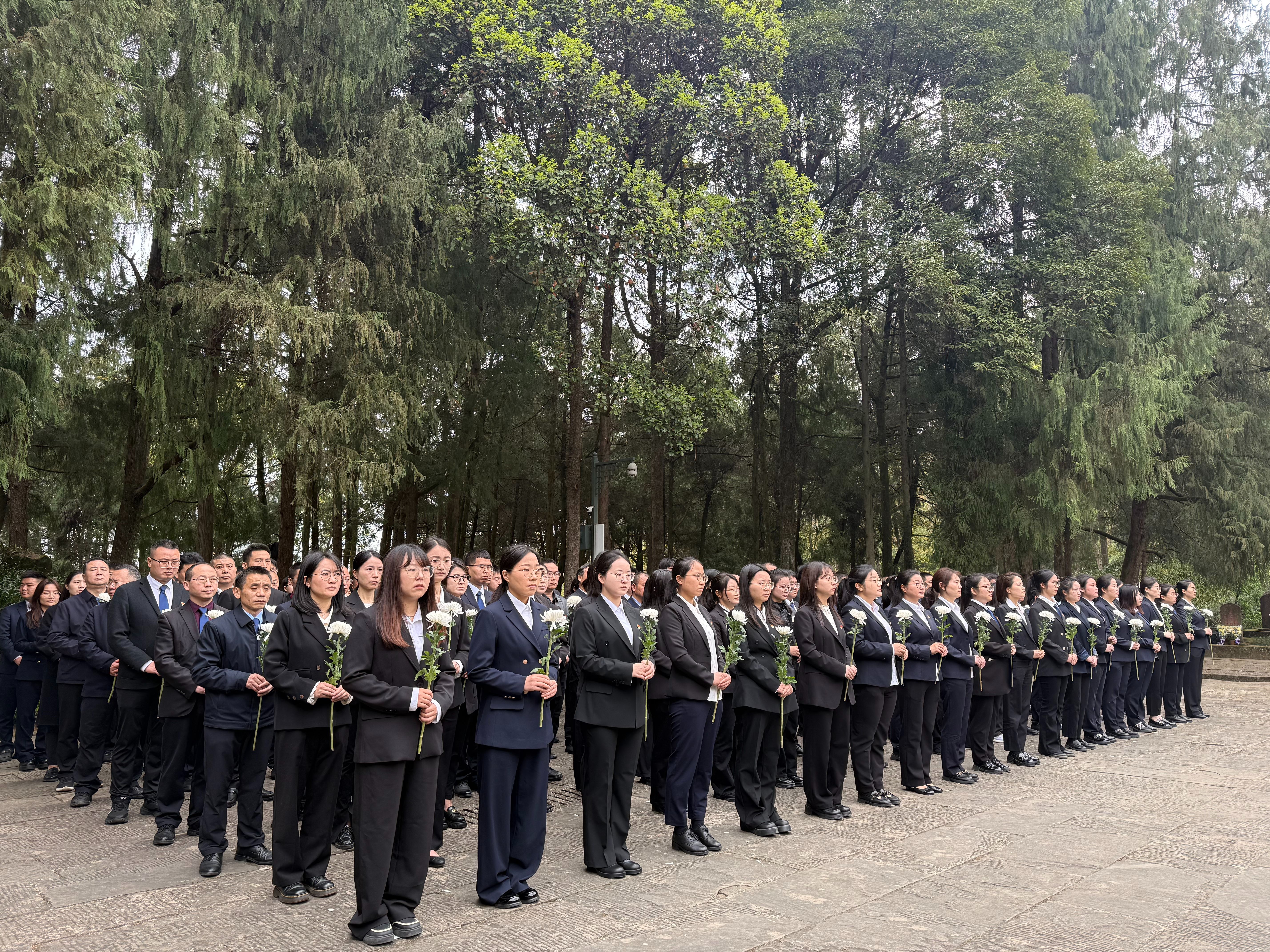 球盟会：清明祭英烈！在全国最大红军烈士陵园传承永不褪色的红色基因(图1)