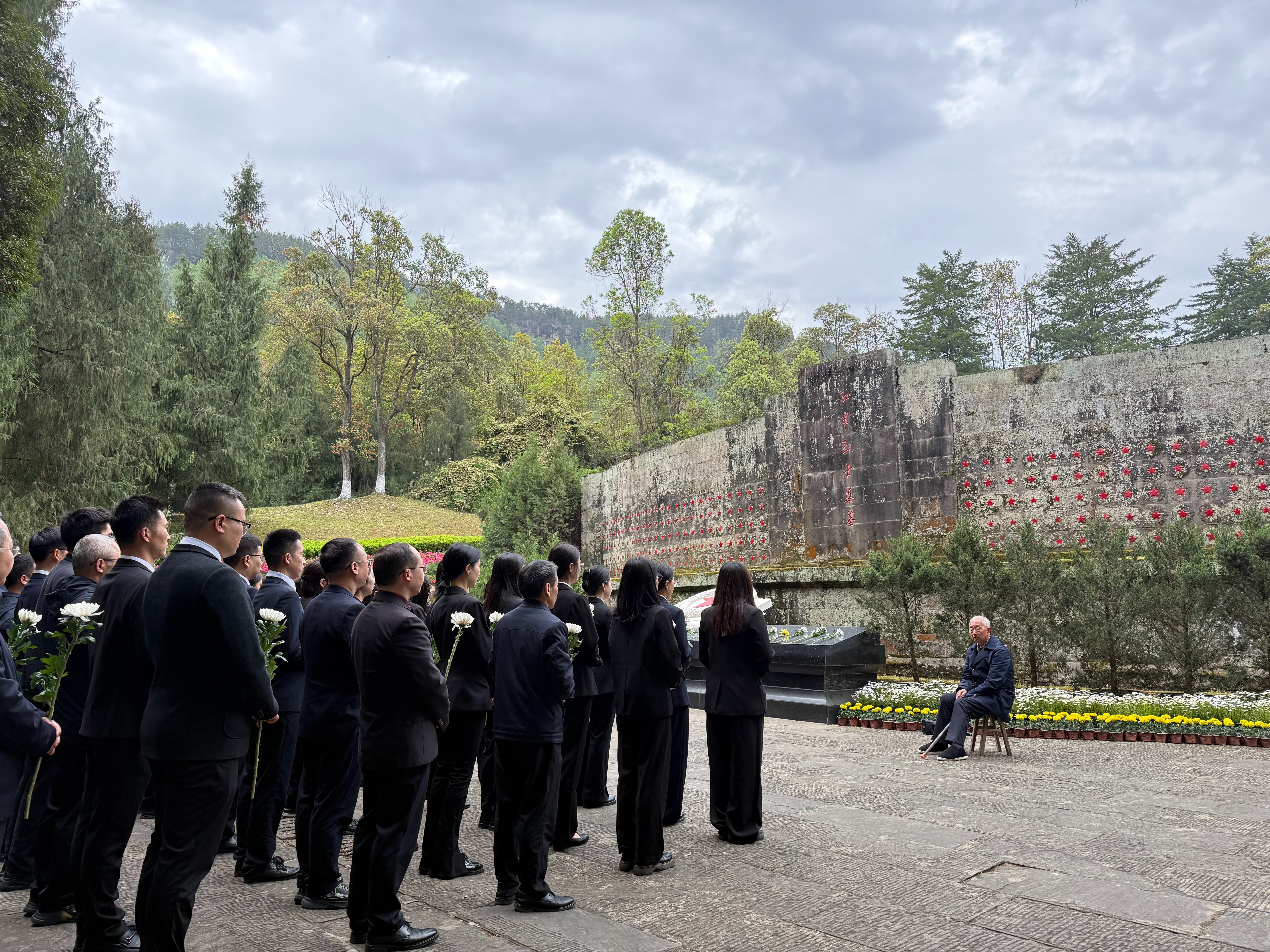 球盟会：清明祭英烈！在全国最大红军烈士陵园传承永不褪色的红色基因(图2)